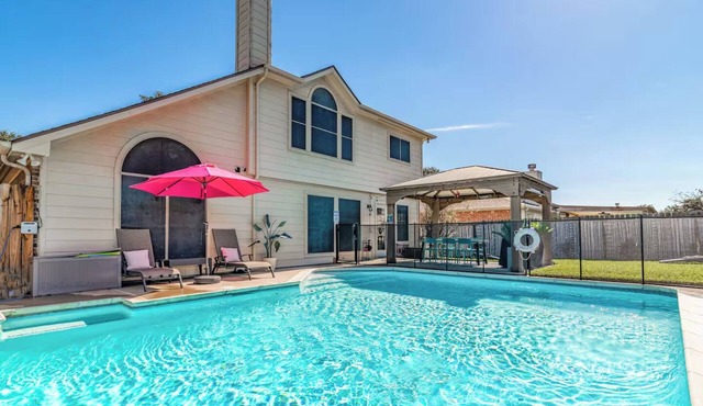 Flamingo Pool Oasis 45 min WC Stadium Sleeps 12