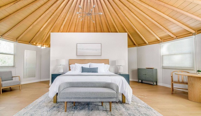 Fredericksburg Luxury Yurt with Hill Country Views