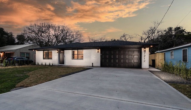 Fresh clean luxurious, Galveston beach close, kemah shopping and more