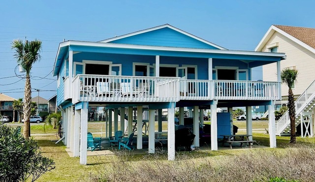 FRONT/ONLY ROW! TWO BEACH FRONT BEDROOMS WITH DIRECT ACCESS TO THE DECK!