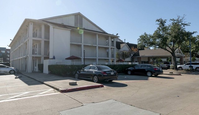 Full Bed Accessible|Houston