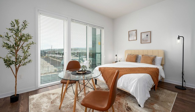 Fully-Equipped Studio Oasis! l Private Balcony in Birmingham