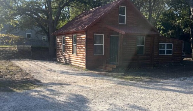 Fun Cabin in the Woods in Longdale