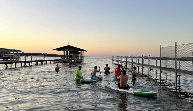 Fun Summer Lake House w/Firepit located in Ft Worth, Beds 18+, next to Marina