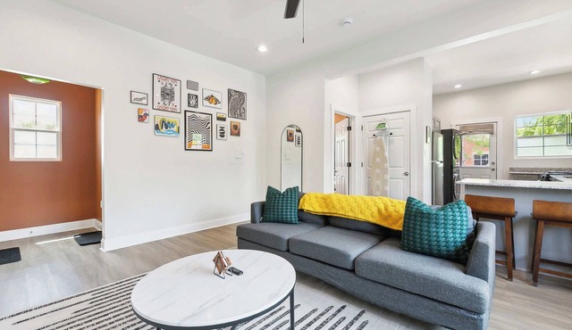 Funky & Fun! 1BR Apartment, Ground Floor