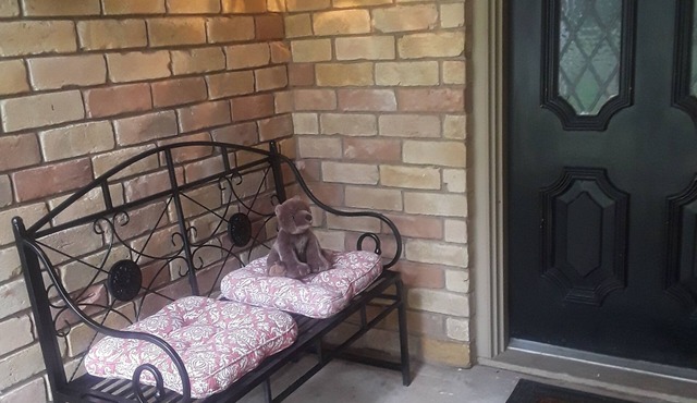 Furnished 3 bedrooms, 2.5 bathrooms and 2 car garage home in nice neighborhood!