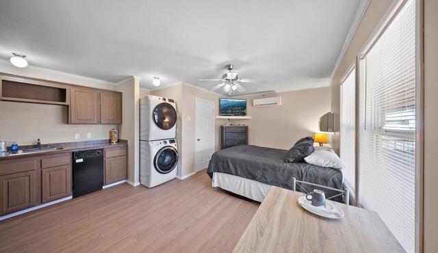 Furnished Executive Suite Near DOW + Shintech - C1