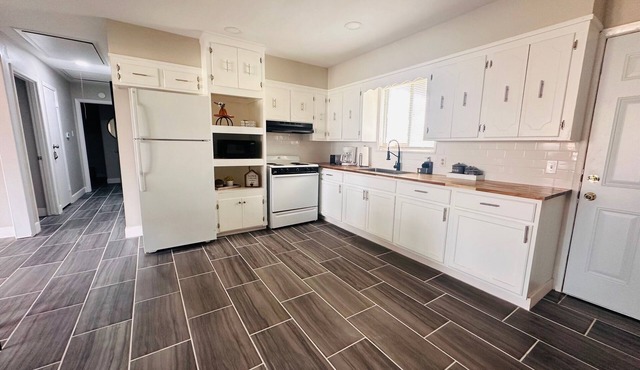 Galaxy Voyage-4Bedroom/1Bath