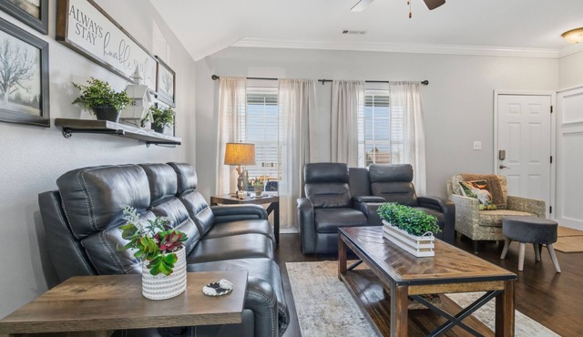 Game Room + Firepit Family-Friendly Near U of A Quiet Prairie Grove Stay