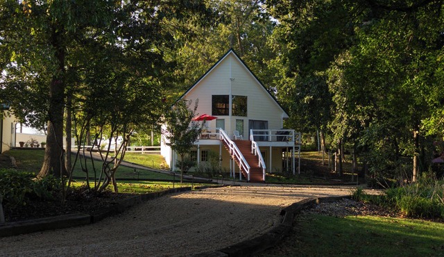 "Gardenside Chalet" Walk-in Norfork River Access in Norfork, AR in Norfork