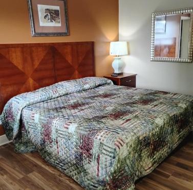 Gated - 1 King Bed 1 Bath Apt with Full Kitchen 119