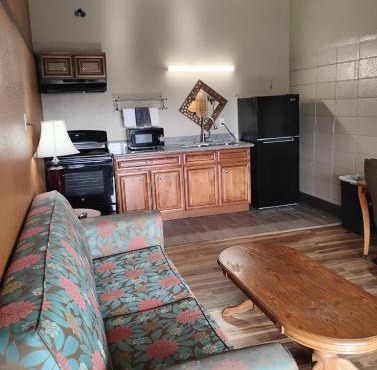 Gated 1 King BedRoom 1 Bath Apt with Full Kitchen 127