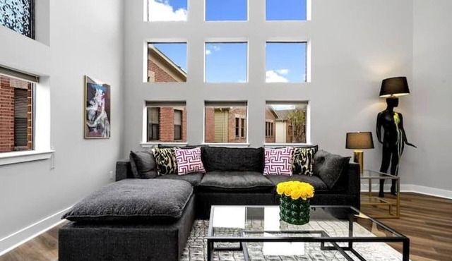 Gated, Modern & Spacious 3 BR House - 5 min drive to NRG Stadium - WiFi, Laundry