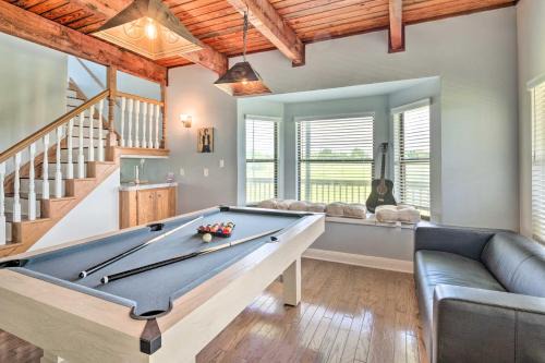 ‘Gingerland Ranch’ in Del Valle: Game Room & Porch