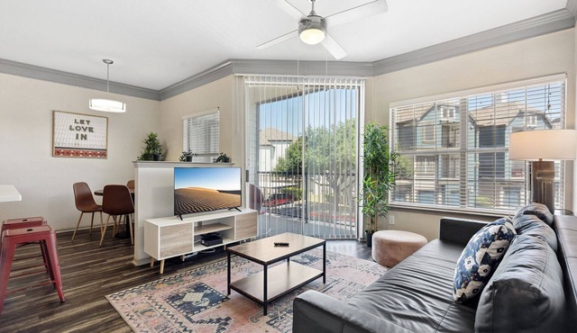 Gorgeous 1BR Next to the Domain cwtn