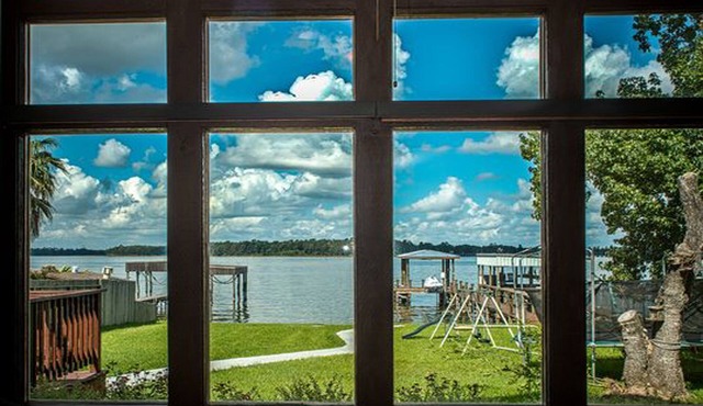Gorgeous 3 bdrm 3 bath WATERFRONT home! in Crosby