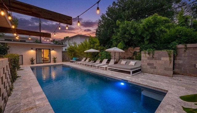 Gorgeous Home & Pool + Close to DT - Windsor Place