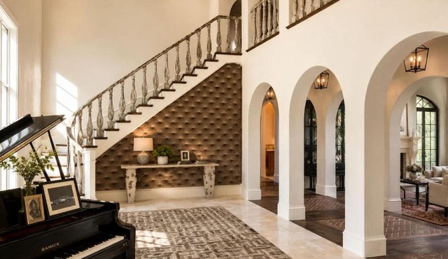Grand Luxury Estate - 6BR & 8BA w Pool - 11K Sq Ft