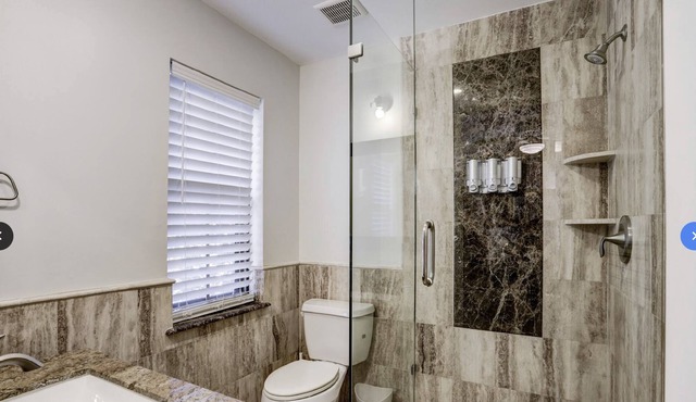 Great contemporary home 5 miles from Houston Galleria1003 Ridgeley