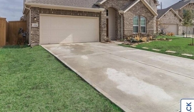 Great house with amazing neighborhood amenities. two Private rooms with one bath