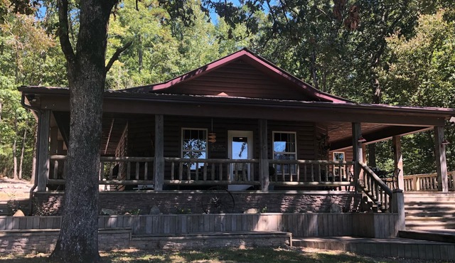 Great little hideaway in the woods !