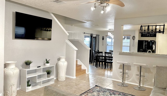 Great location SixFlags/LaCantera/UTSA/Top Golf