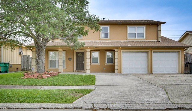 Gretna Vacation Rental w/ Fire Pit & Backyard!