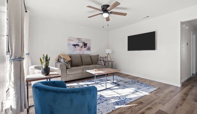 Group-Friendly Retreat: 3 Bedrooms, 2 Baths in Weatherford
