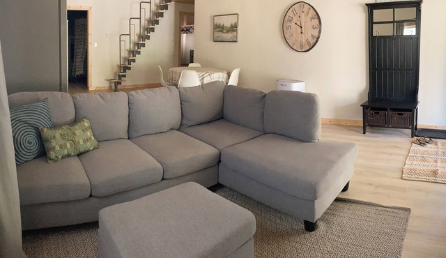 Guesthouse on peaceful 11+ acre homestead! Pet friendly!