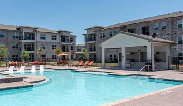 Gulfside Getaway near Galveston w/Pool, Gym & Parking