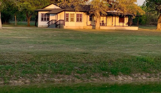 Hartfield House Farmhouse Retreat on 12 acres