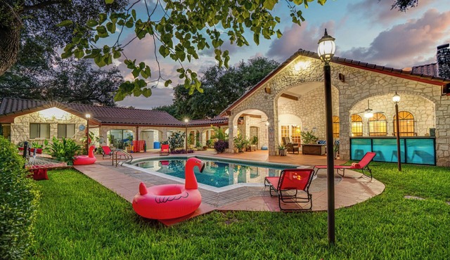 Heated Pool-Game Cave-Slps 16 - Top Home in SA