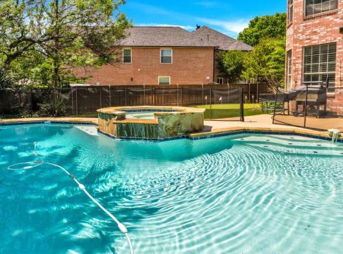 Heated Pool PoolTable HotTub Sleeps 16 Renovated