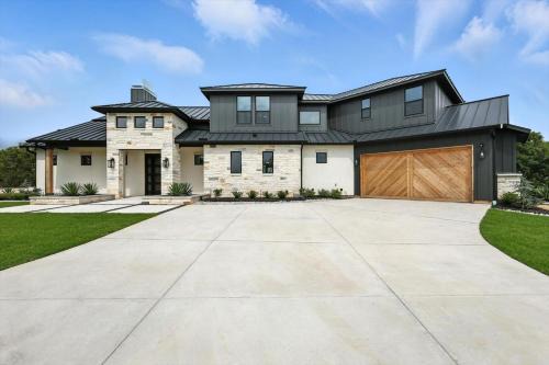 Heavenly Retreat – 5BD/55BA of Waterfront Living