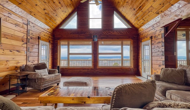 Heber Springs Lake Cabin – Sleeps 12