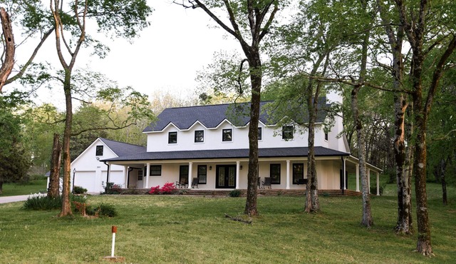 Hidden gem nestled along the Arkansas River, wraparound porch and plenty of room