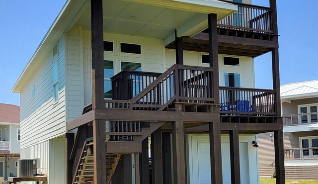 Hidden Pearl-4 BR/3 Bath House, Great Views, Shared Pool/Hot Tub, Small Dogs OK