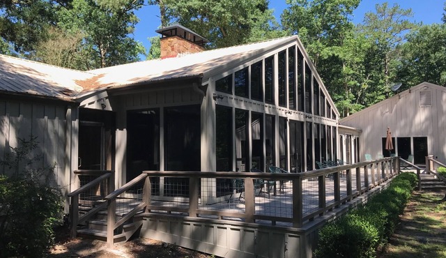 Hidden Pines Lodge - Privacy in the East Texas Piney Woods