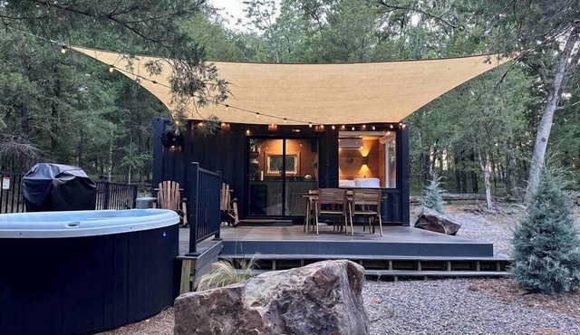 HiddenAcres Cabin - Secluded Couples Getaway