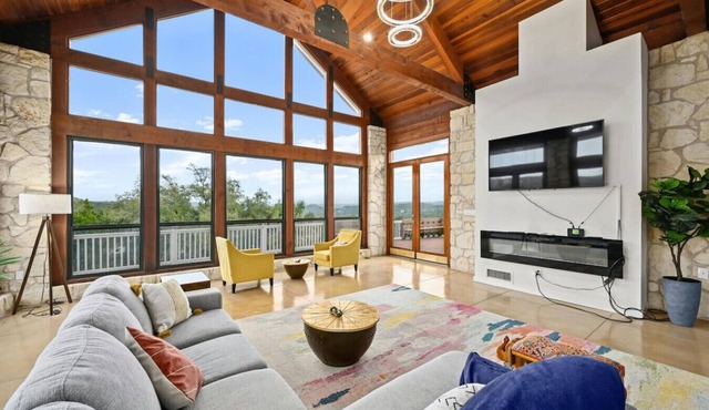 Hill-Country Hideaway – Pool & Game Room w/Views