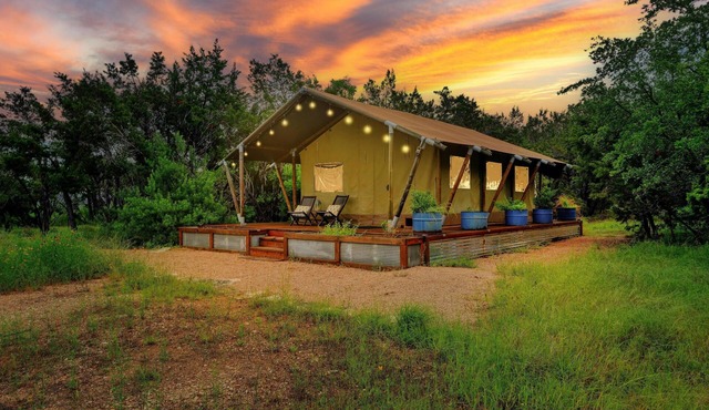 🏕️ Hill Country Safari Tent w/Soaking Tub + Cowboy Pool | Glamping Escape 🌿