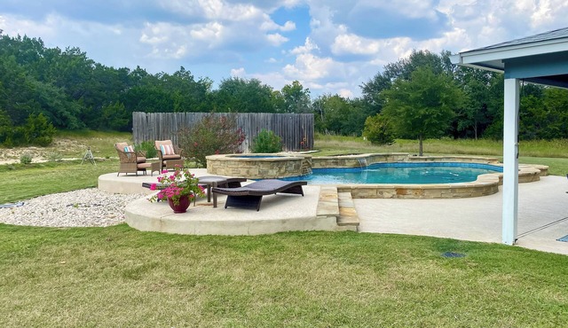Hill Country Escape: Family Home w/Outdoor Oasis