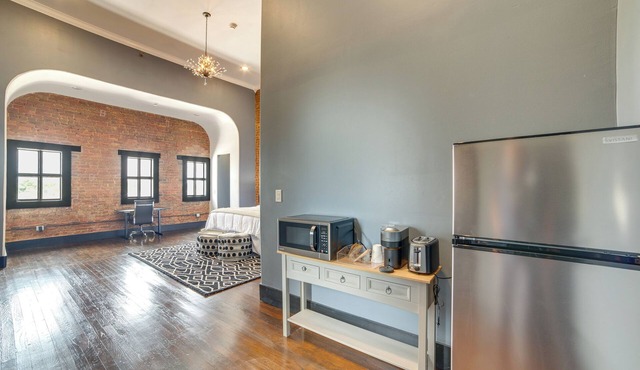 Historic Downtown Location: Marshall Studio Escape in Marshall