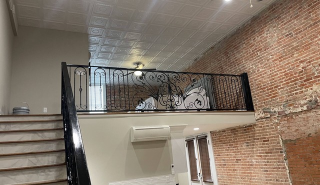 Historic loft apartment sleeps 6 suite B