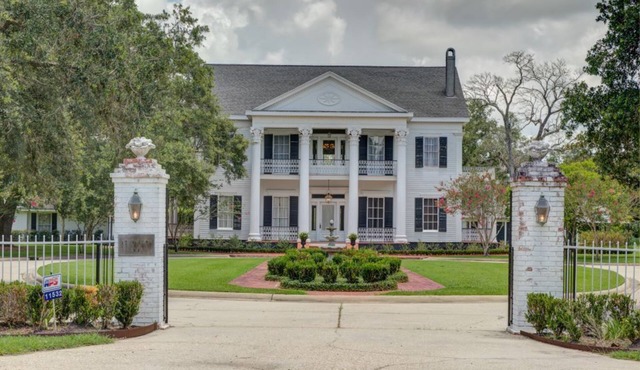 Historic Mansion on the Bayou