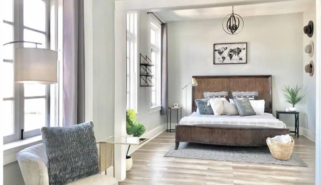 Historic Perfectly-located Uptown Studio