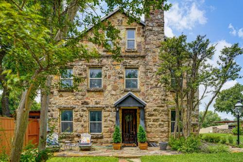 Historic Weatherford Estate w/Backyard Oasis