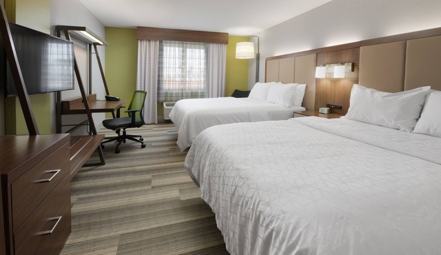 Holiday Inn Express Hotel & Suites Magnolia-Lake Columbia by IHG