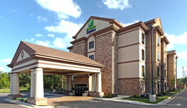 Holiday Inn Express & Suites Maumelle by IHG