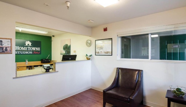 HomeTowne Studios by Red Roof Denver - Thornton in Thornton